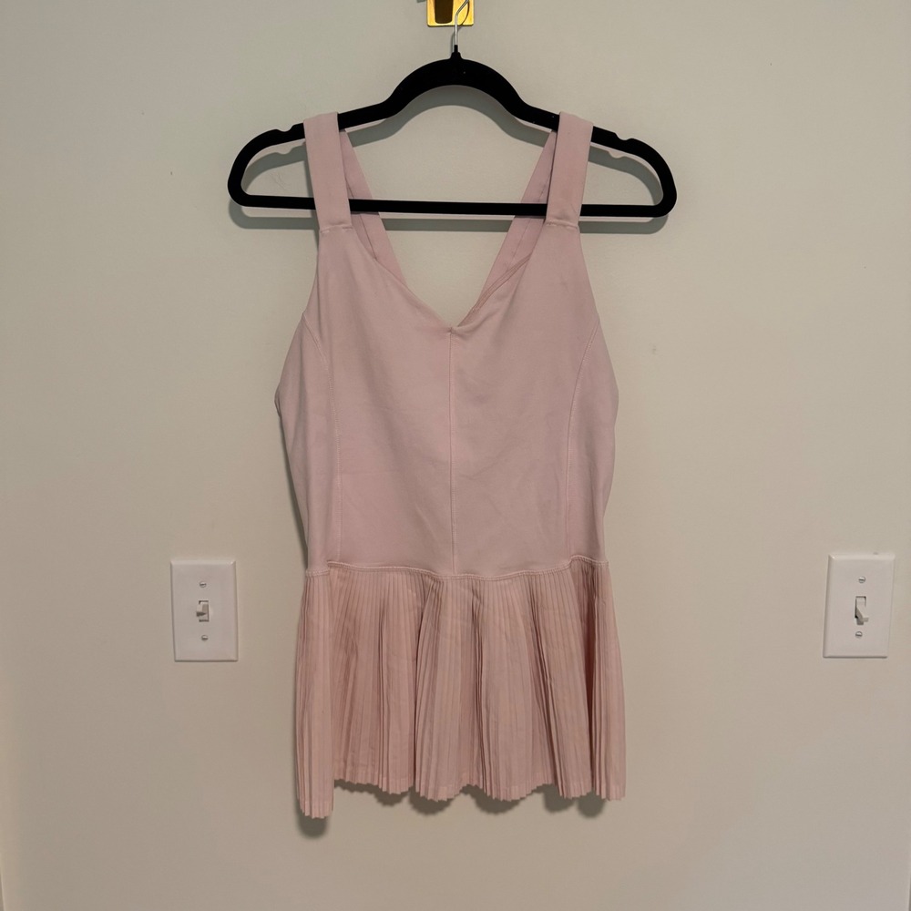 Lululemon Pleated Active Tank Top Pink Built In Bra Size 12 Cutout Back